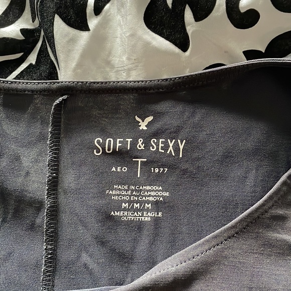 Top - Picture 2 of 2